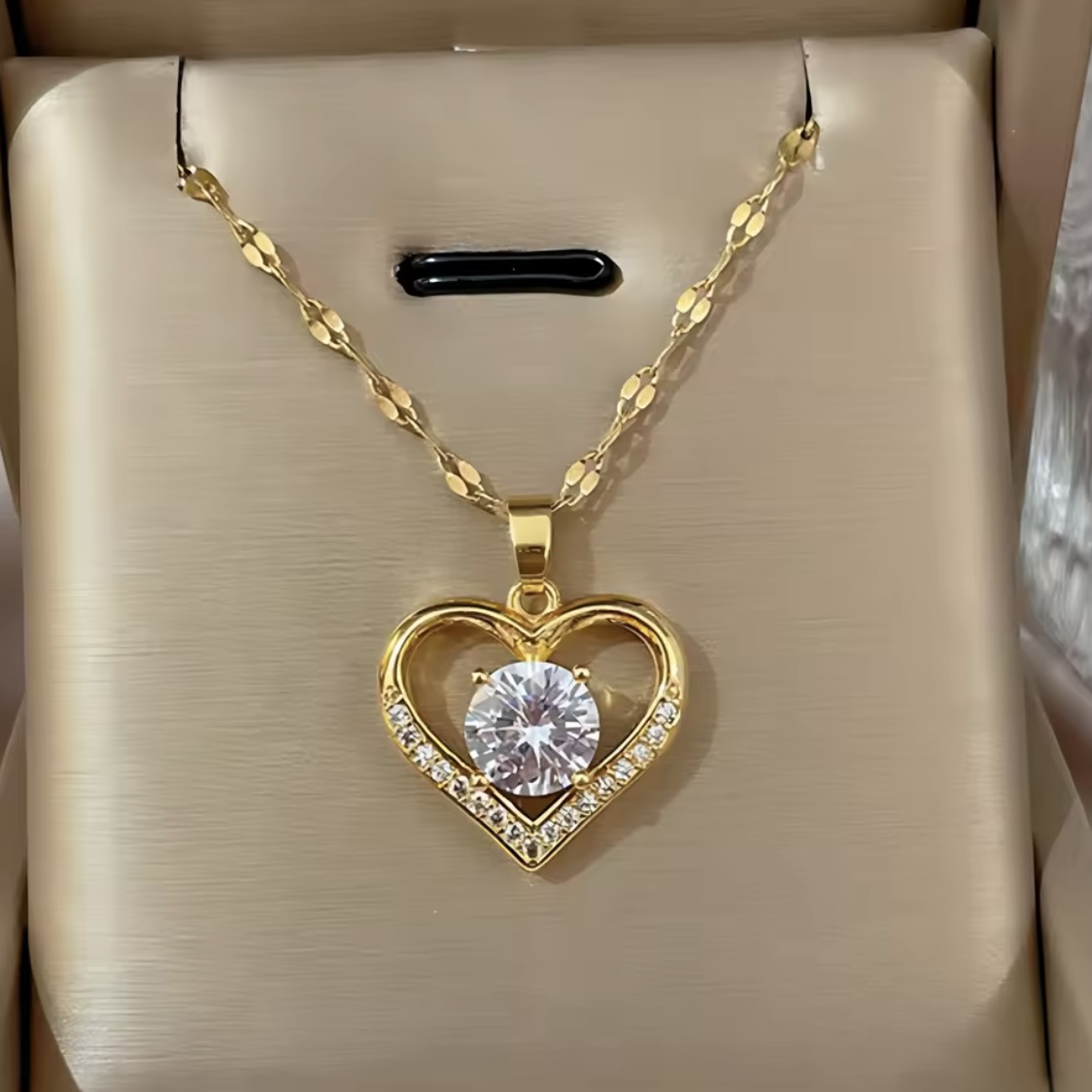 Heart zirconia necklace